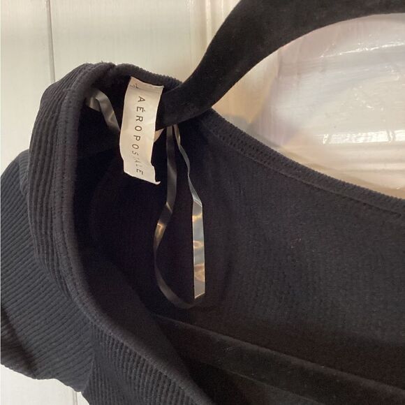 Aeropostale - Black V-Neck Ribbed Crop Top - Sz Small - Picture 3 of 4